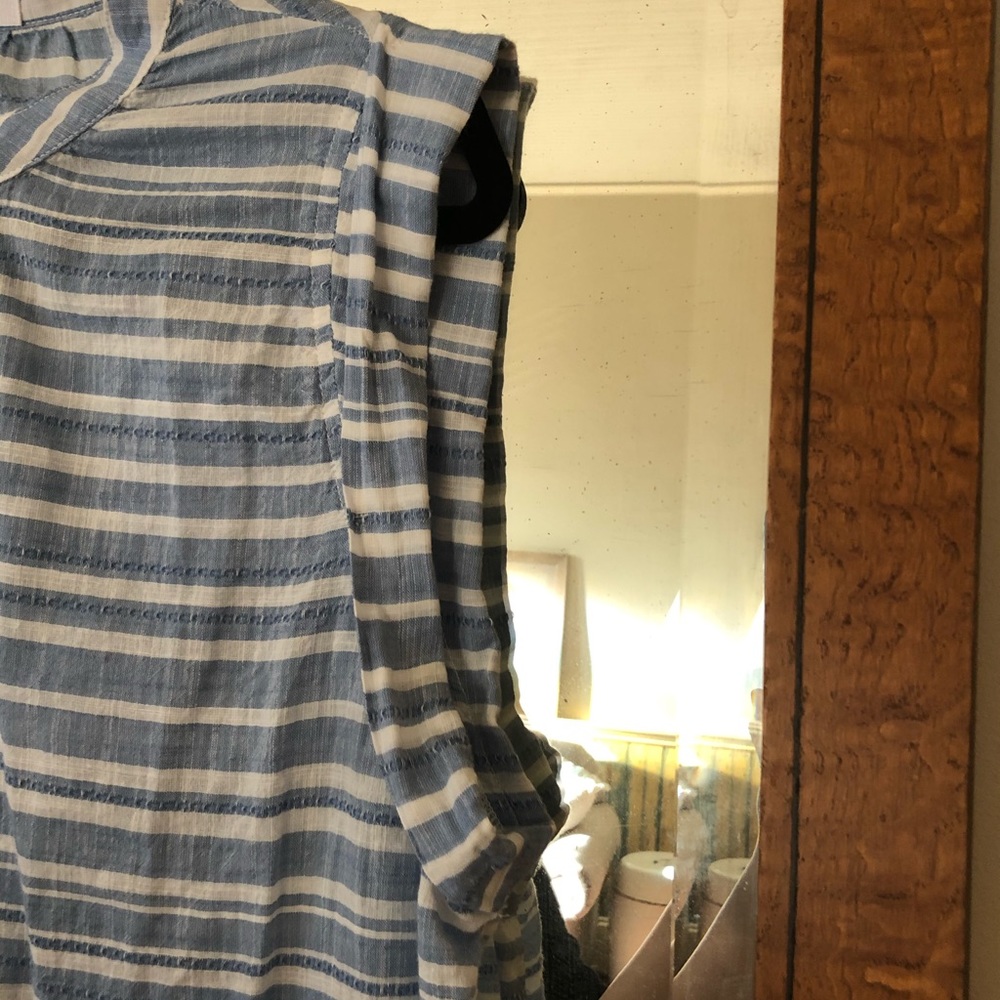 Blue/white linen dress w buttons, cuffed armholes - Picture 2 of 10